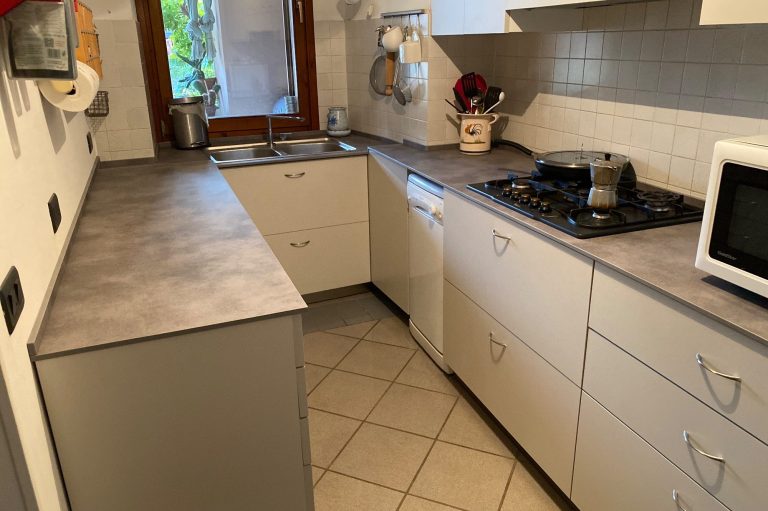 Cucina con profili alluminio 