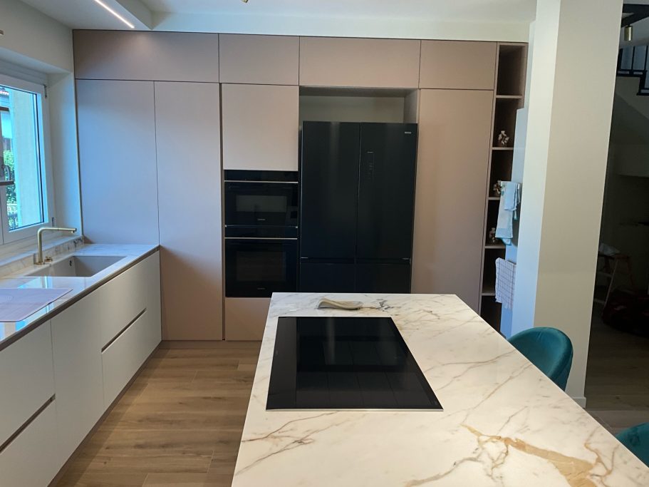 Isola e colonne cucina