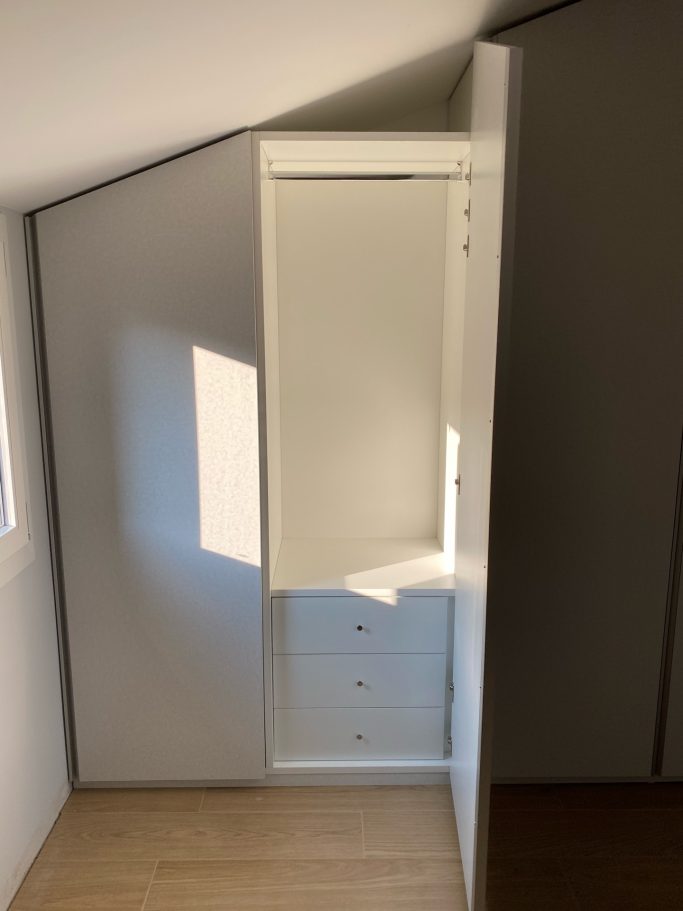 Vano centro sinistro armadio