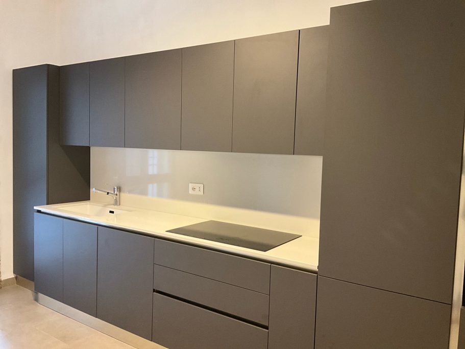 Cucina con piano in quarzo