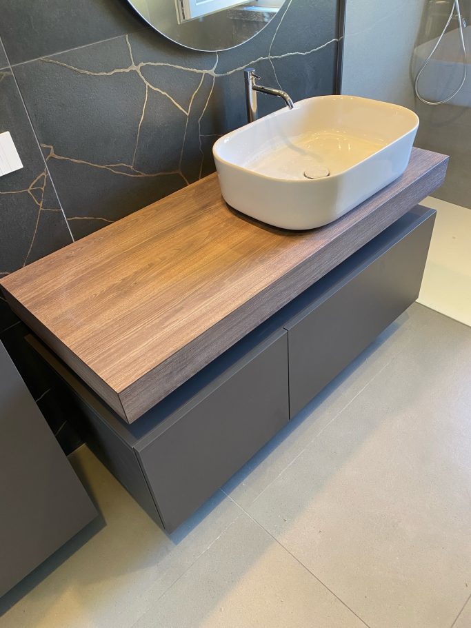 Base con piano sospeso 