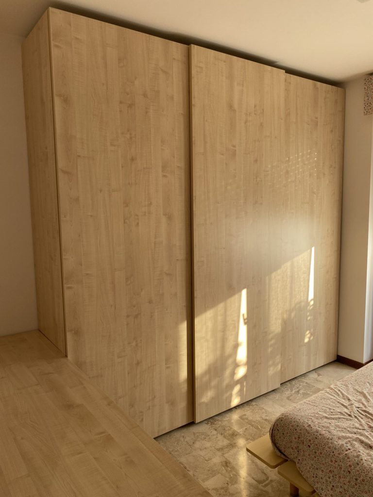 Armadio scorrevole su misura