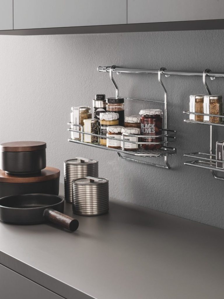 Barra sotto pensile cucina