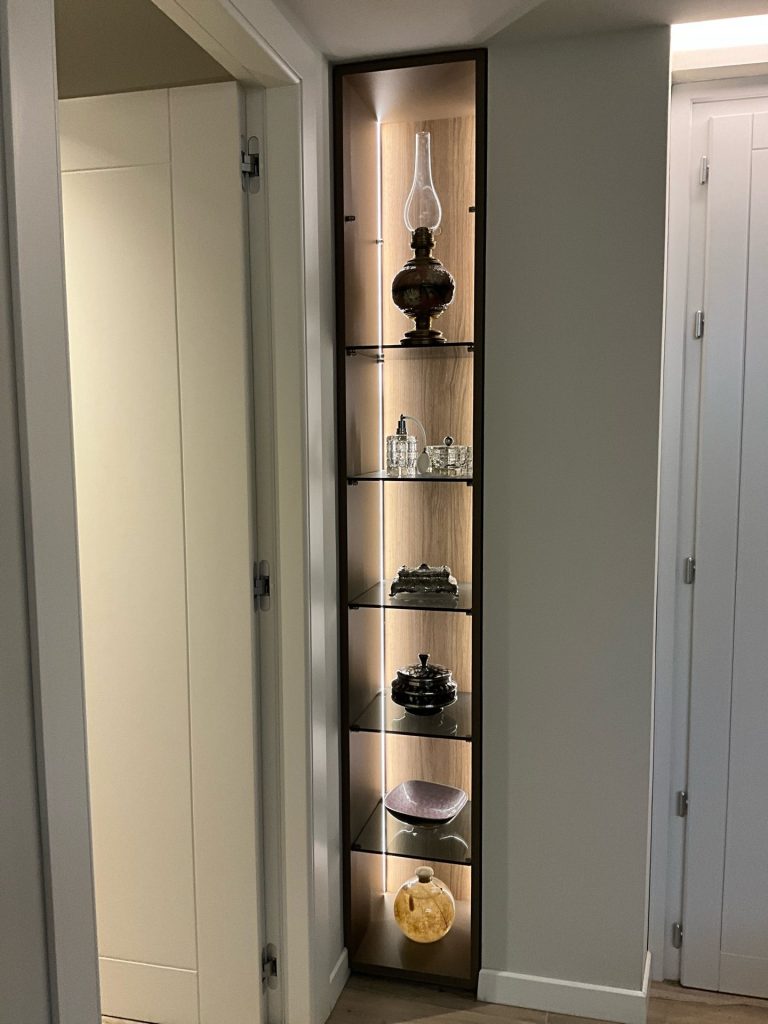 Mobile vetrina con luce LED