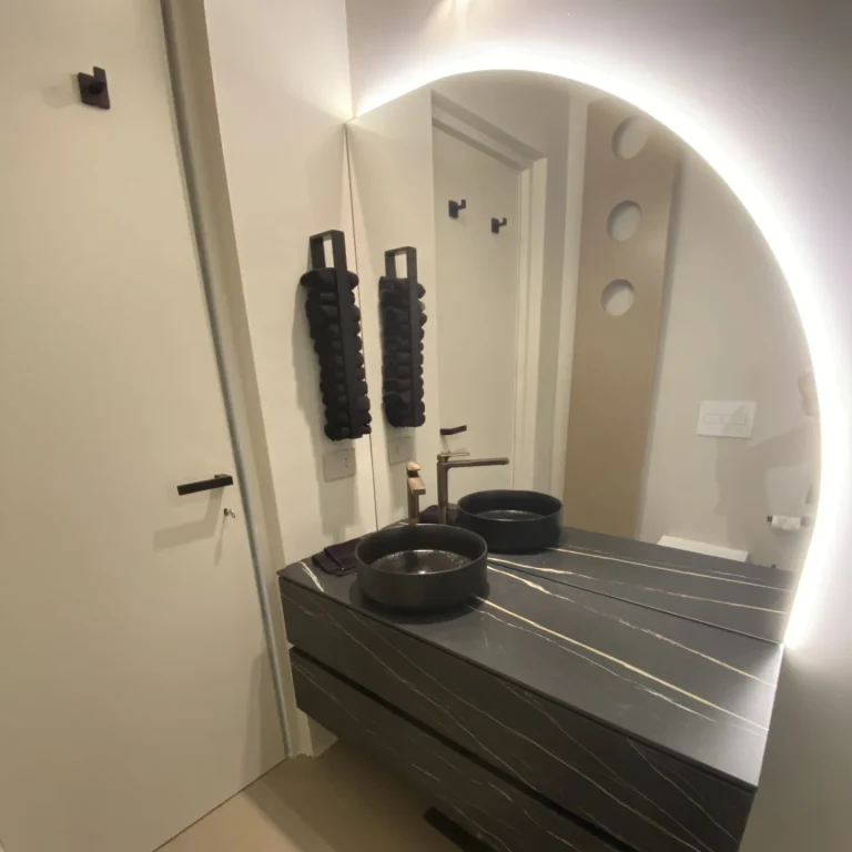 Bagno con specchio 