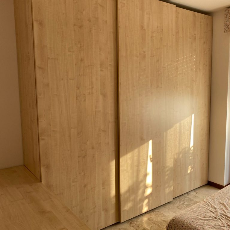 Armadio ante scorrevoli su misura 