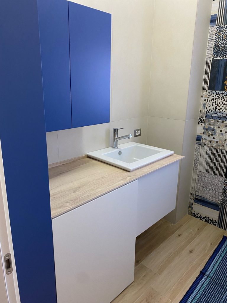 Bagno con lavatrice