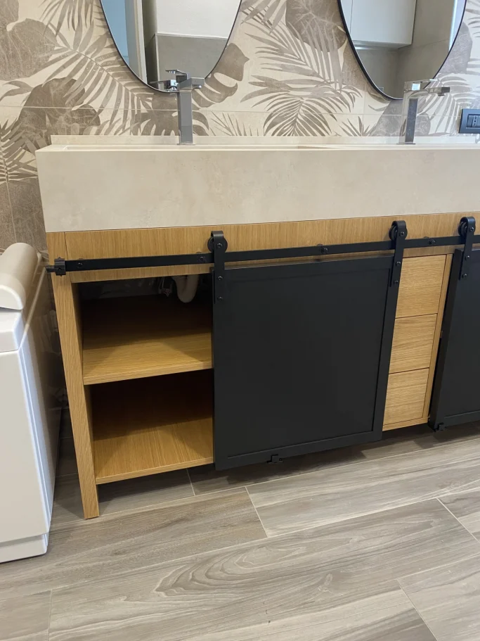 Mobile bagno con ante in ferro