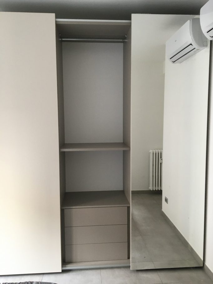 Interno armadio ante scorrevoli