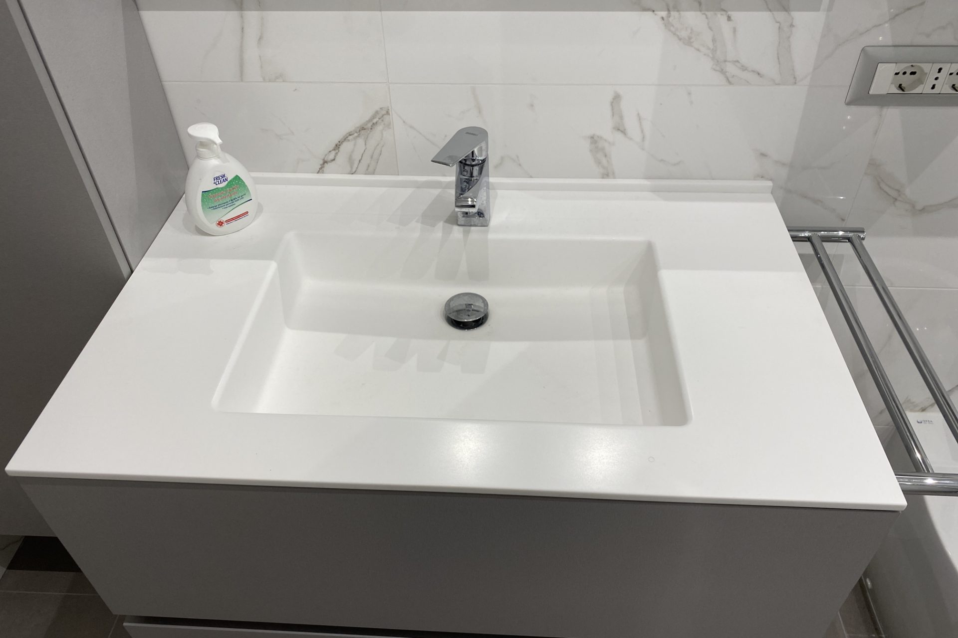 Piano bagno in corian