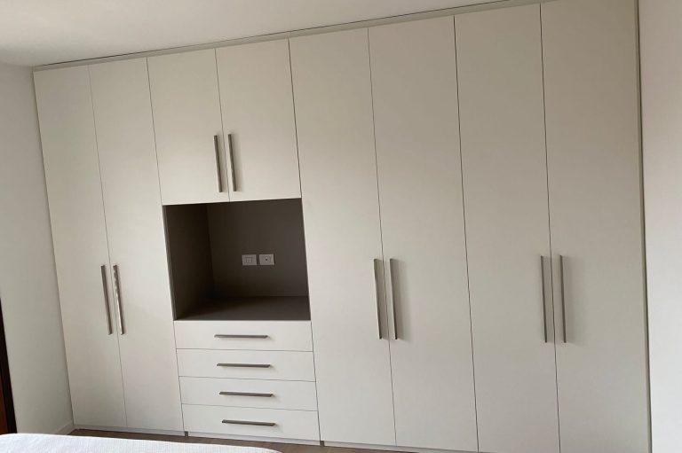 Armadio con vano tv