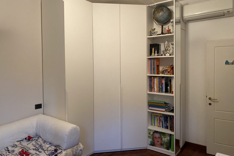 Cabina angolo armadio