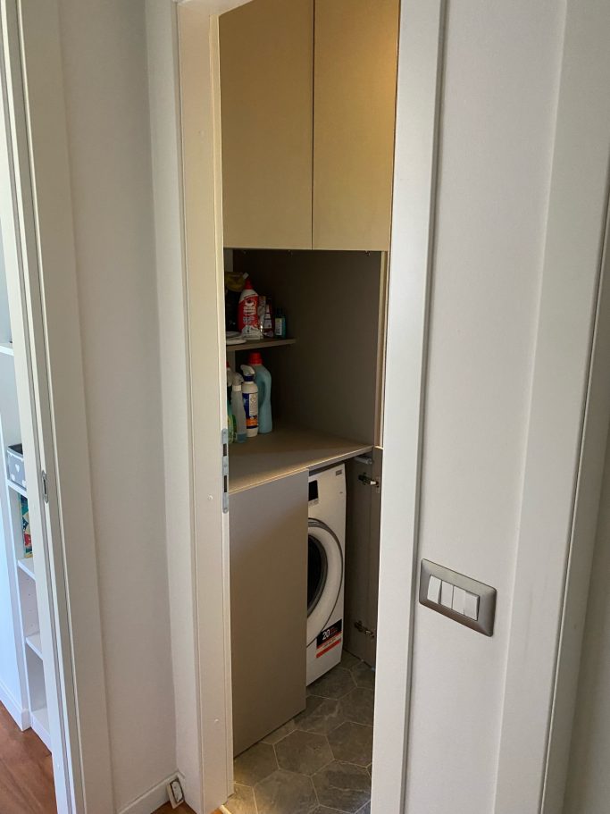 Colonna lavatrice aperta